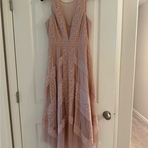 BCBGMAXAZRIA Elegant Lace Dress in Blush Pink size 2 NWT